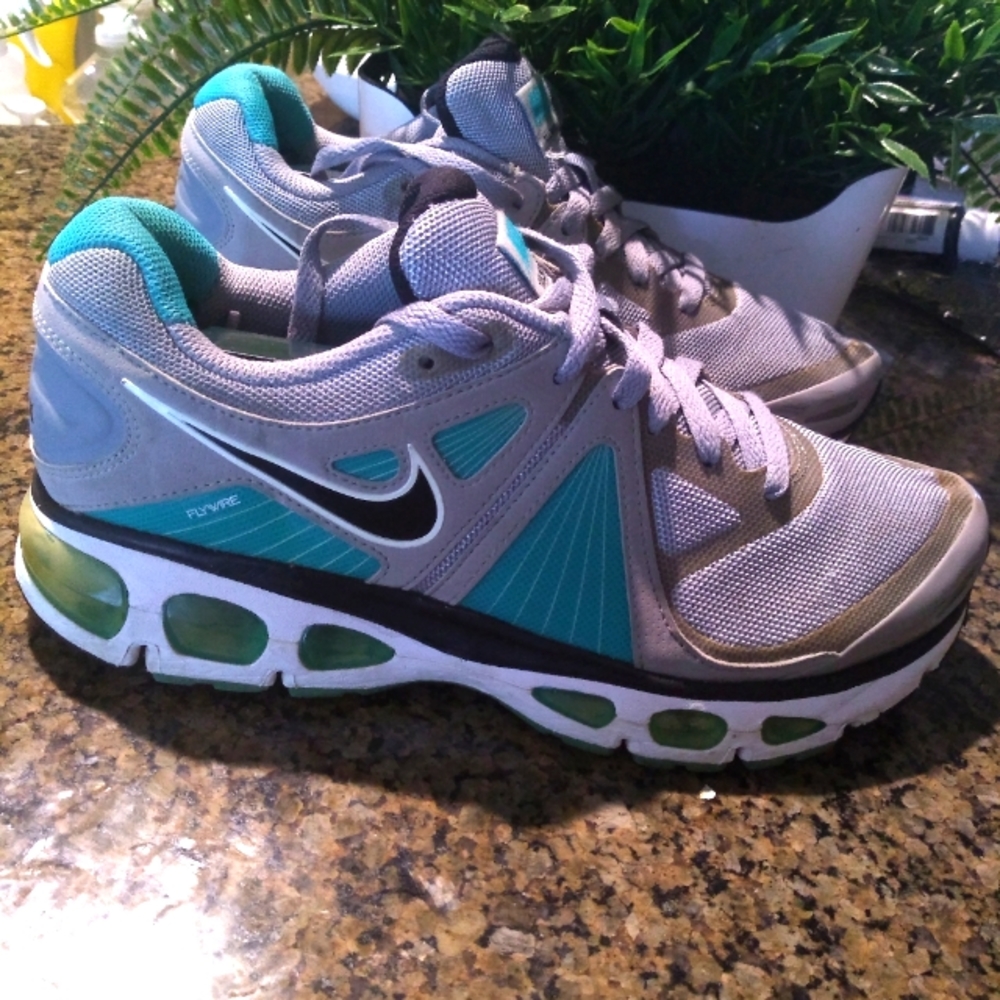 Nike shox size 9.5